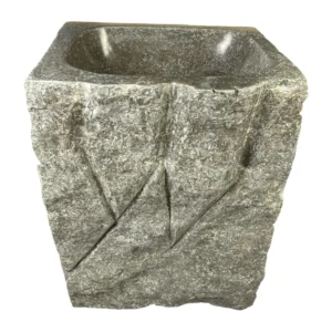 Chiuvetă pe piedestal din marmură gri, lucrată manual, cu lavoar dreptunghiular lustruit și exterior texturat brut.
