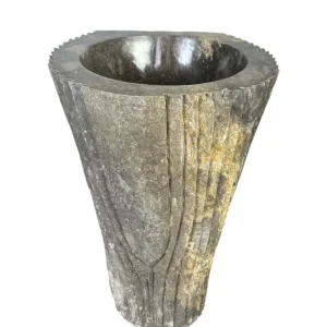Chiuvetă pe piedestal din marmură neagră, lucrată manual, cu vas lustruit și exterior texturat – design de lux pentru baie.