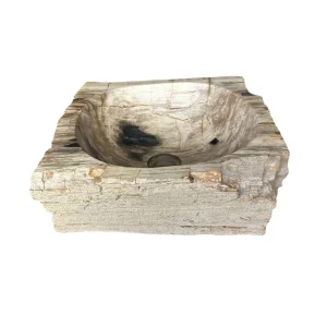 Chiuvetă dreptunghiulară din lemn pietrificat, sculptată manual, cu exterior rustic natural și interior neted, lustruit.