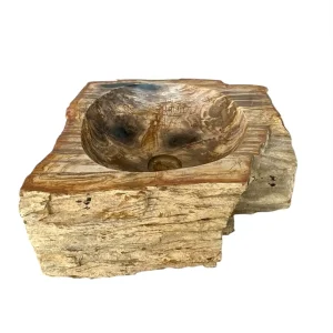 Chiuvetă dreptunghiulară din lemn pietrificat, sculptată manual, cu exterior rustic natural și interior neted, lustruit.
