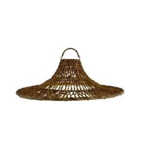 Lampă suspendată boho handmade din materiale naturale, montată pe tavan.