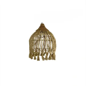 Lampă suspendată rustică realizată manual din materiale naturale cu finisaj învechit pentru interioare rustice.