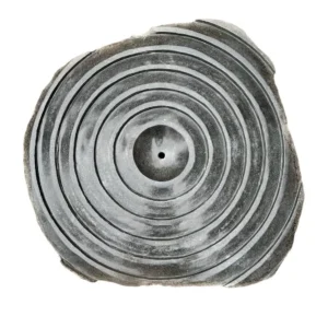 Fântână din piatră de râu, element de apă realizat manual din piatră naturală cu design circular sculptat