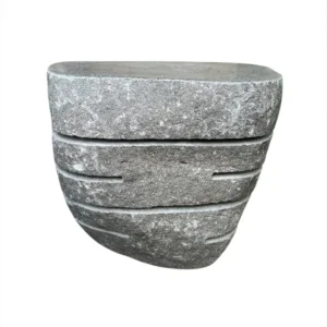 lampă din piatră naturală lucrată manual cu design sculptural