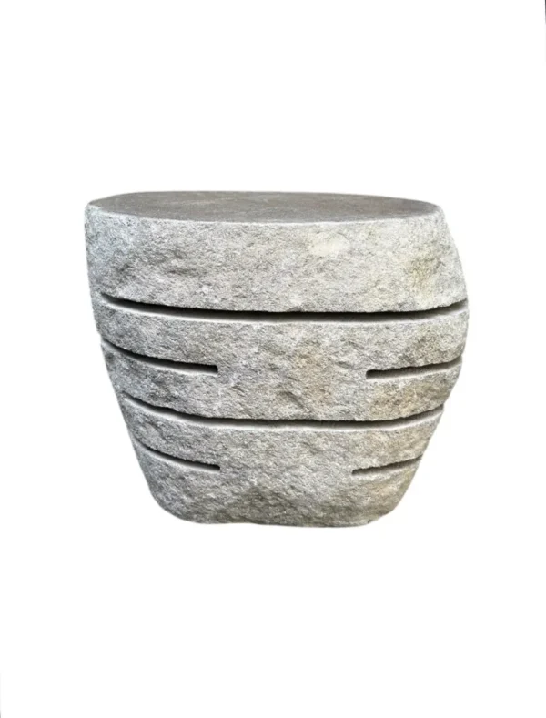 lampă din piatră naturală lucrată manual cu design sculptural