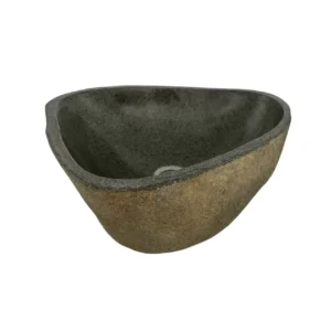 Chiuvetă din piatră de râu realizată manual, cu interior lustruit și finisaj exterior natural – lavoar unic din piatră organică.