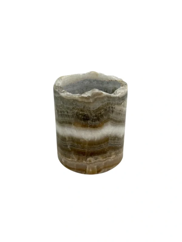 Suport pentru lumânare din onix realizat manual, sculptat din piatră naturală cu modele minerale unice.
