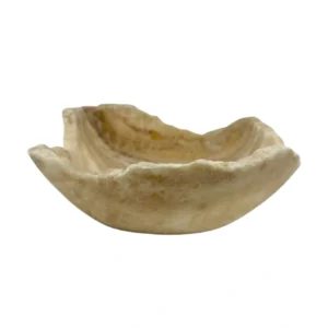 tavă din onix natural, realizată manual, cu formă organică neregulată